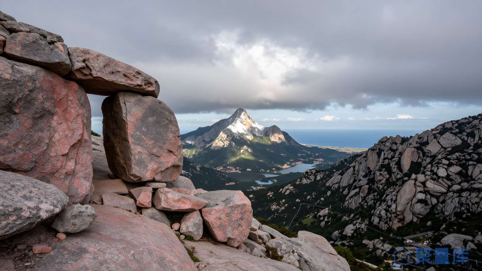 山谷景观 旅游 自然风光 壮山脉
