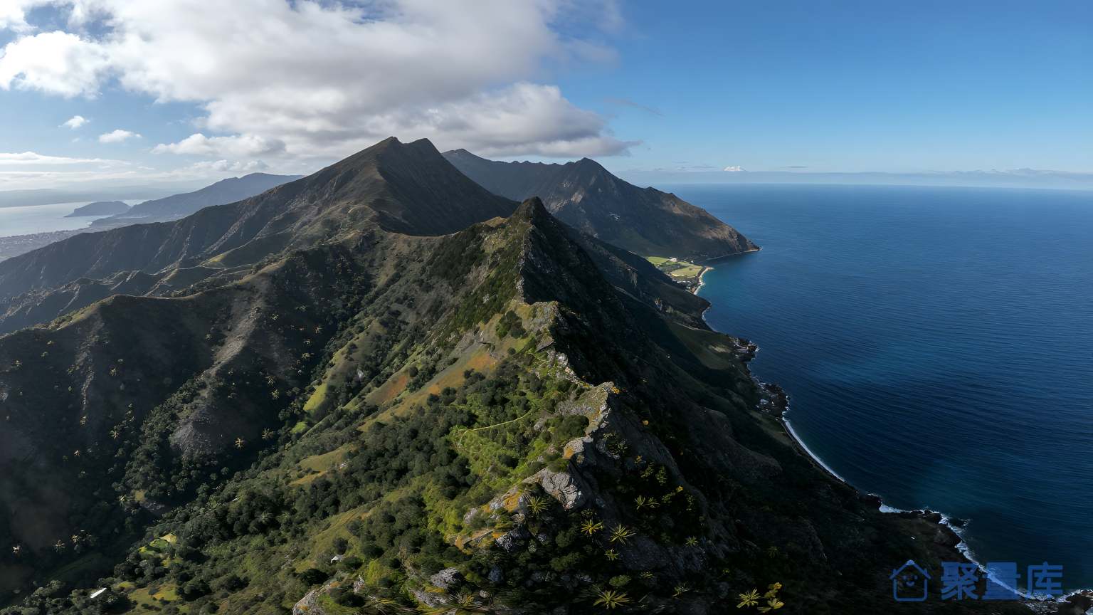 美丽山脉海洋景观
