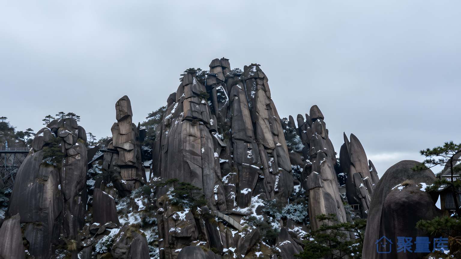 山谷景观 大自然 山峦