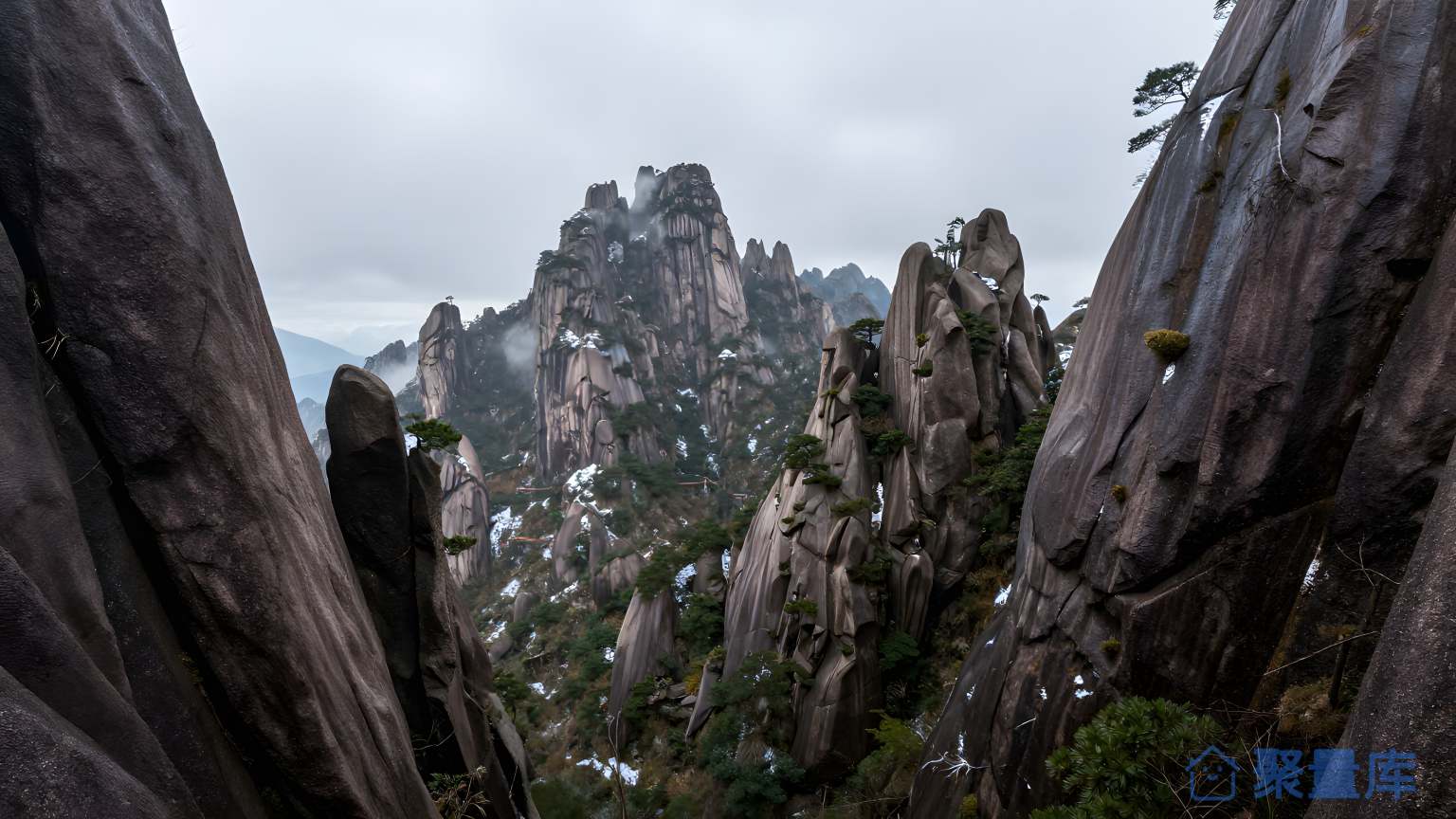 山间瀑布景观