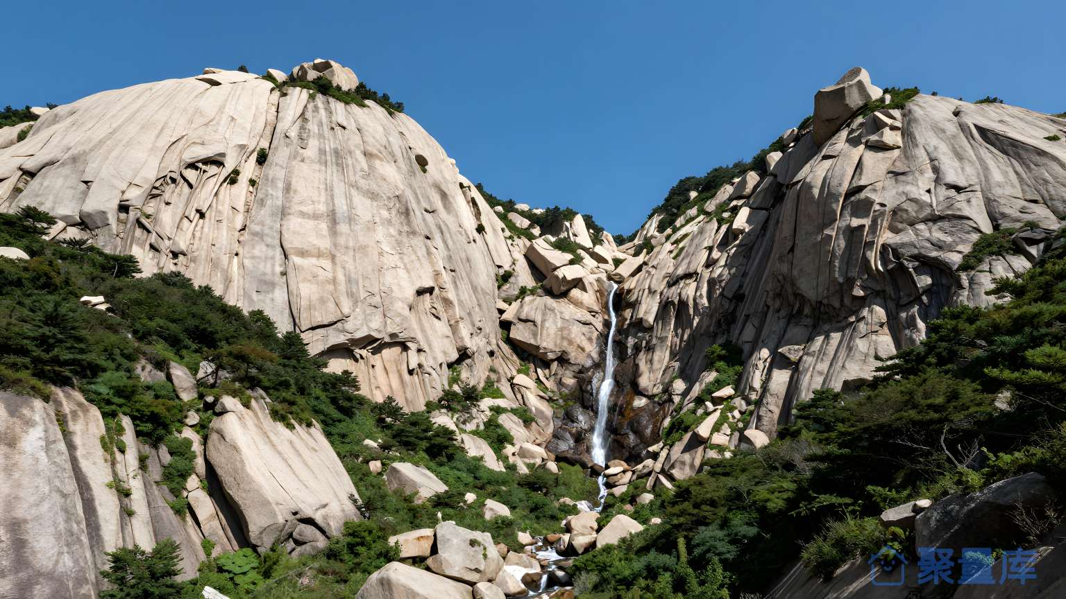 美丽的山谷景观 山谷 自然风光 瀑布