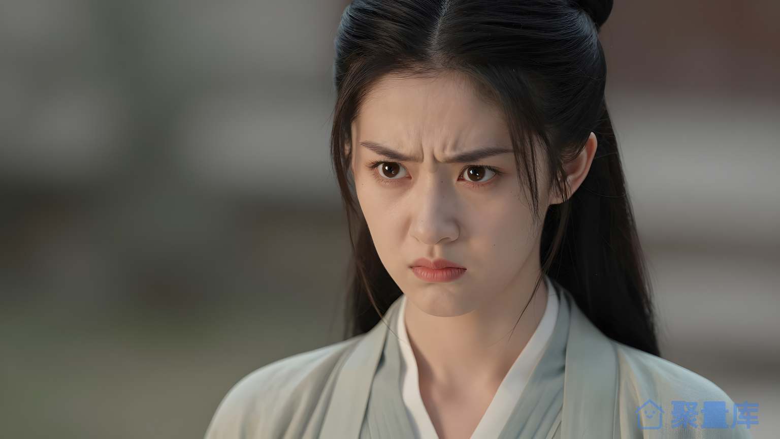 女性哭泣
