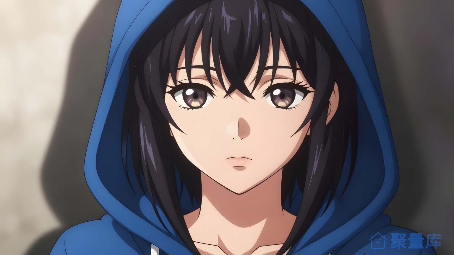 女性穿蓝色外套